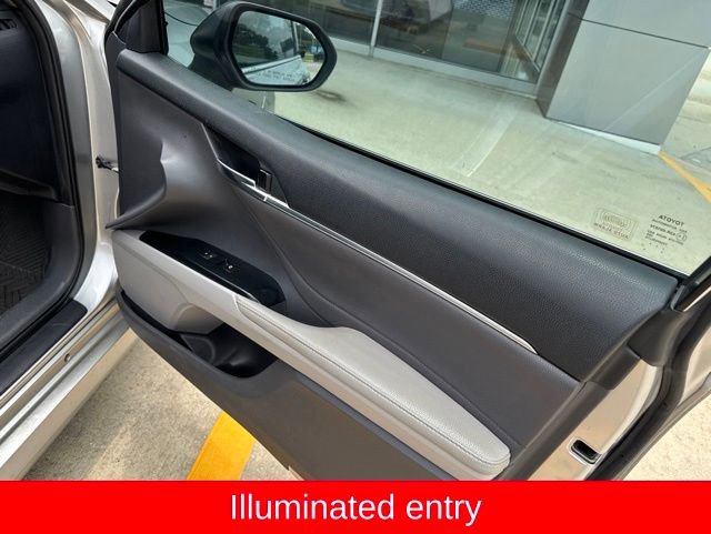 Used 2018 Toyota Camry XLE FWD image 16