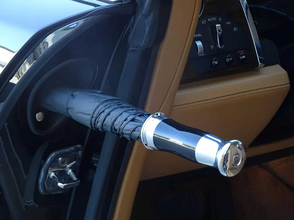 Certified 2017 Rolls-Royce Wraith RWD image 17