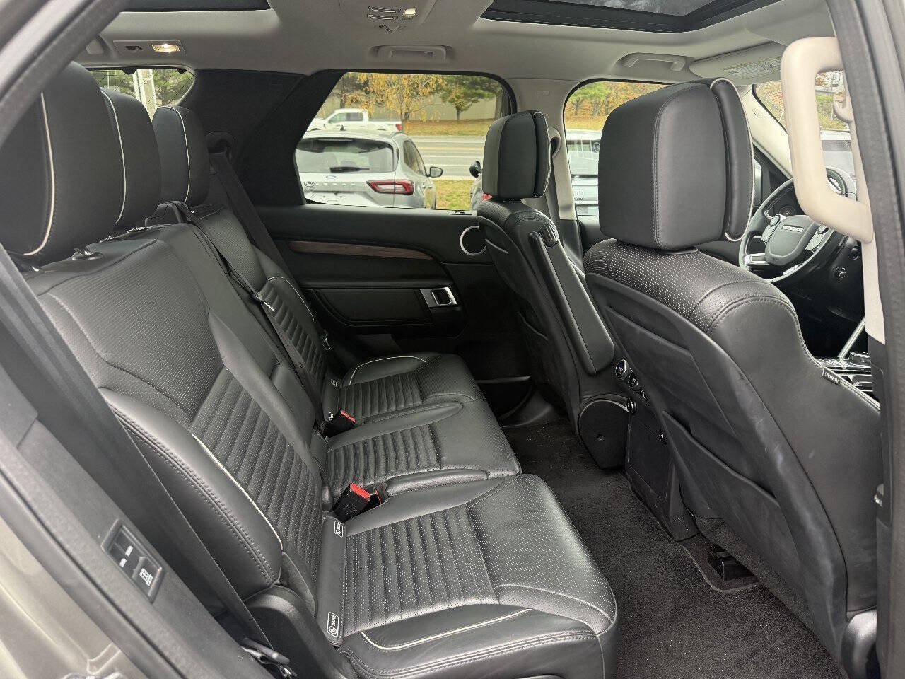 Used 2020 Land Rover Discovery HSE Luxury AWD/4WD image 14