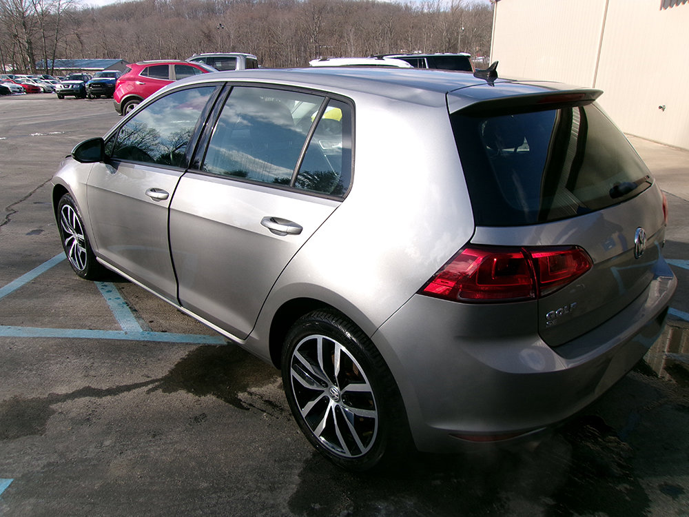 Used 2016 Volkswagen Golf SE w/ Lighting Package image 2