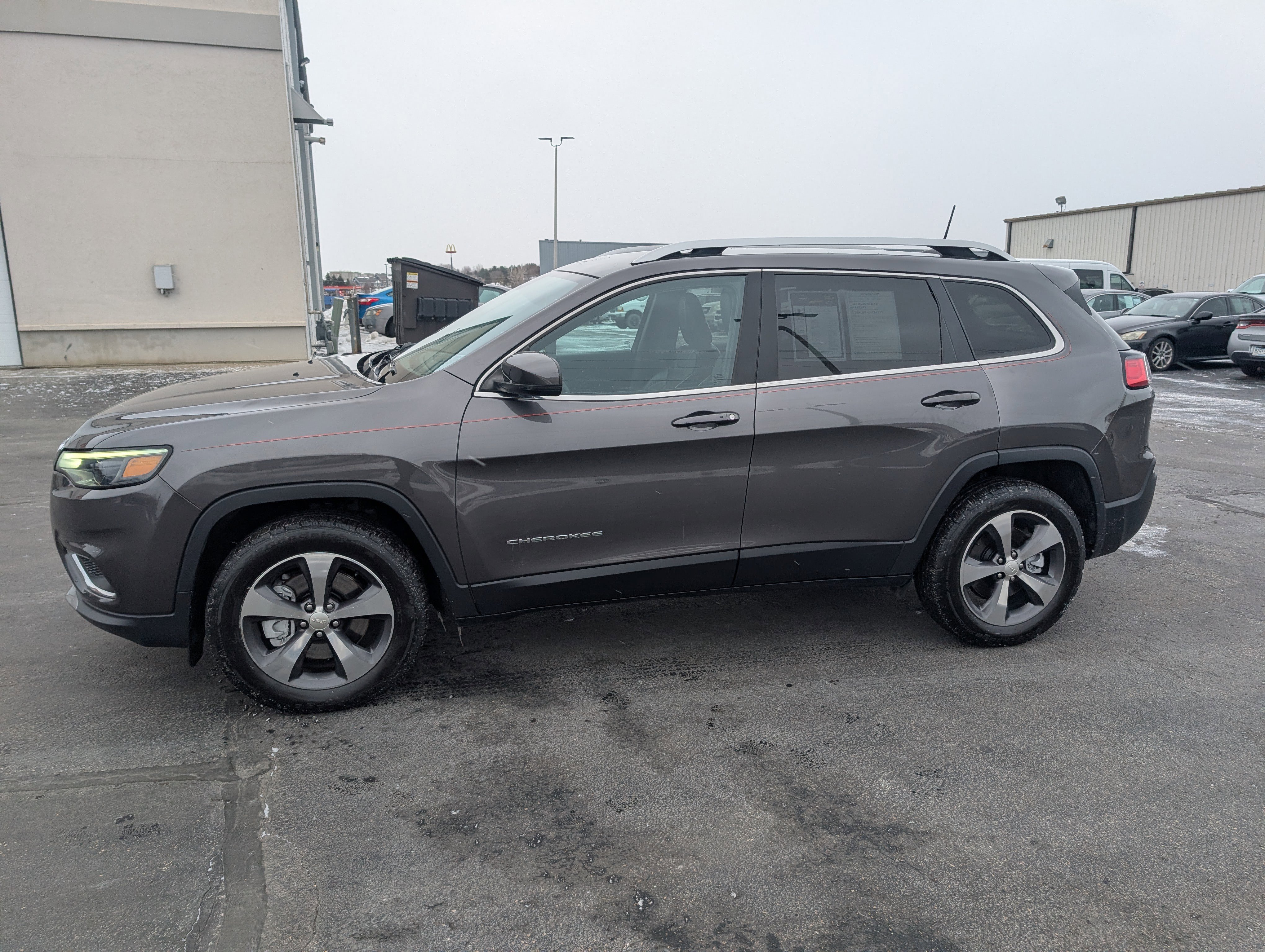 Used 2019 Jeep Cherokee Limited image 5