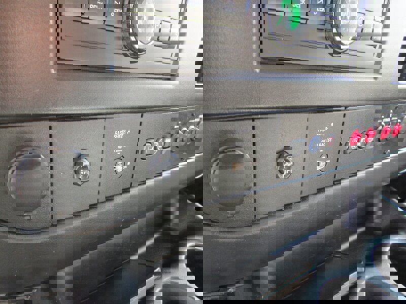 Used 2014 Chevrolet Express 2500 image 27