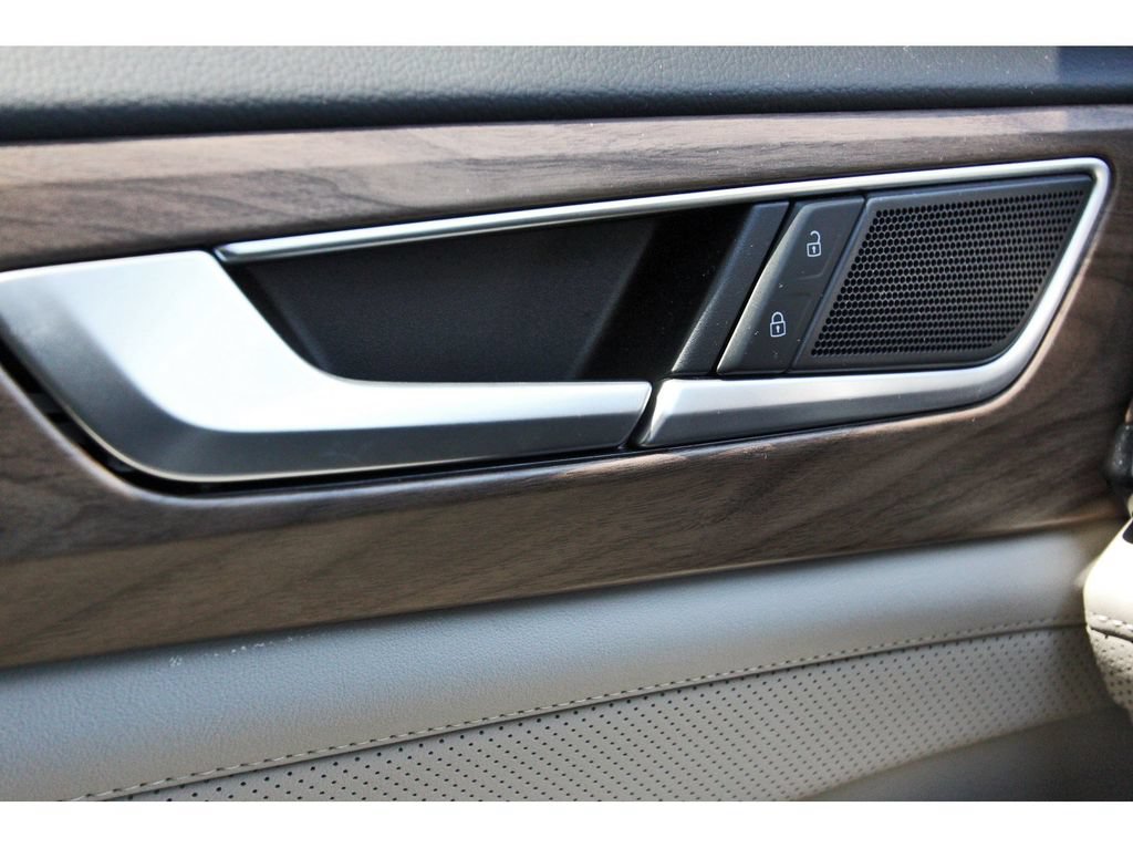 Used 2025 Volkswagen Atlas SE FWD image 22