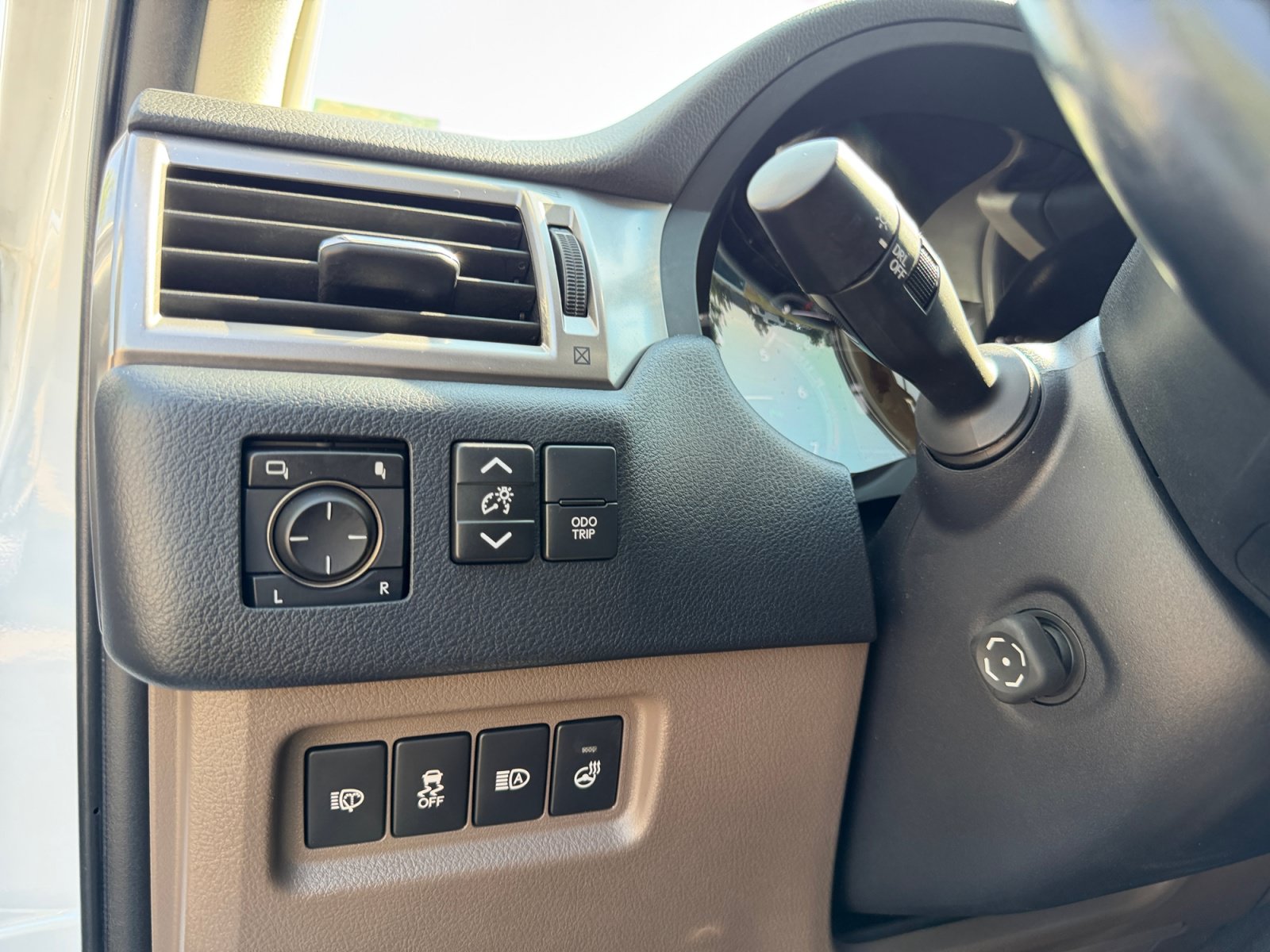 Used 2022 Lexus GX 460 Premium w/ Accessory Package AWD/4WD image 11
