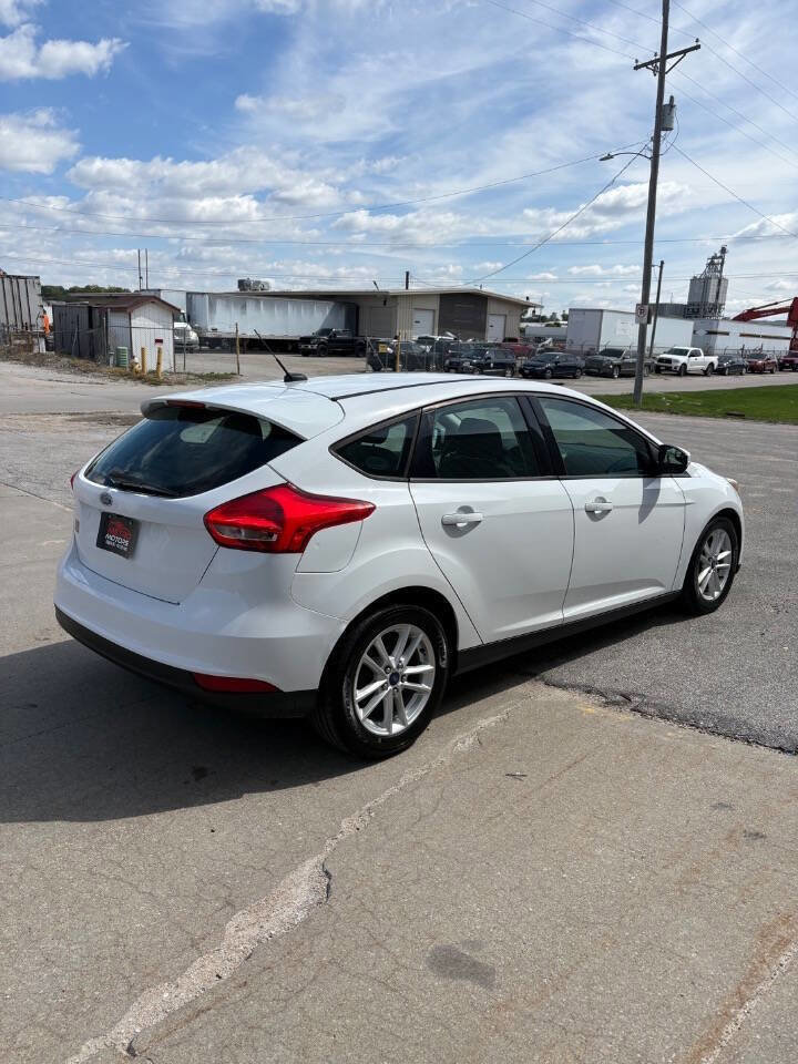 Used 2015 Ford Focus SE w/ SE Cold Weather Package FWD image 4