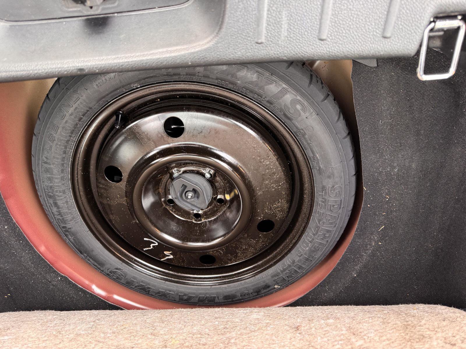 Used 2018 Ford Explorer XLT image 29