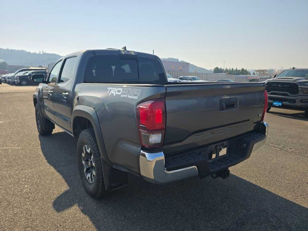 Used 2018 Toyota Tacoma TRD Off-Road AWD/4WD image 2