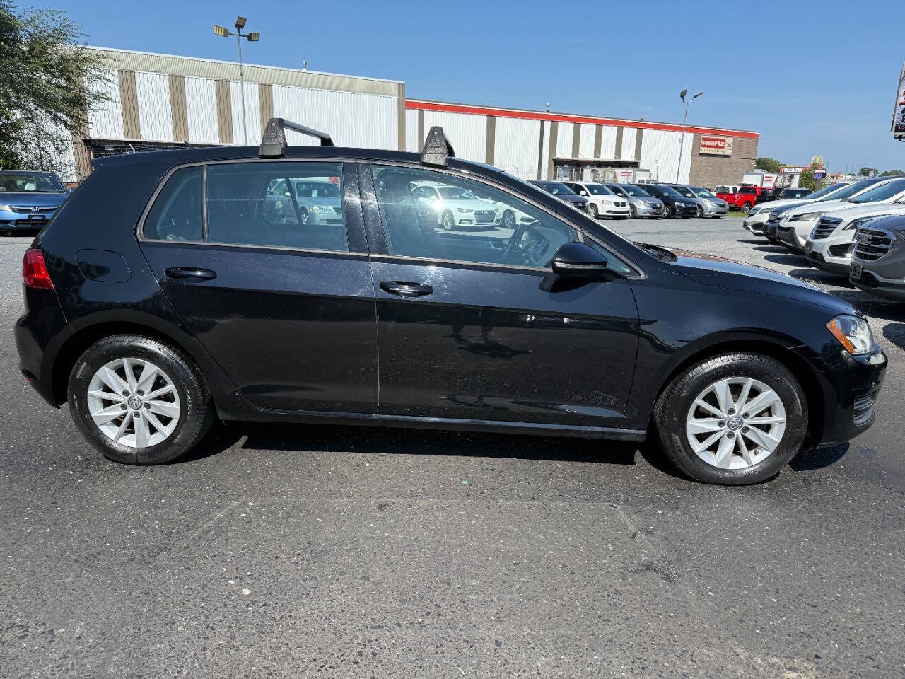 Used 2016 Volkswagen Golf S FWD image 4