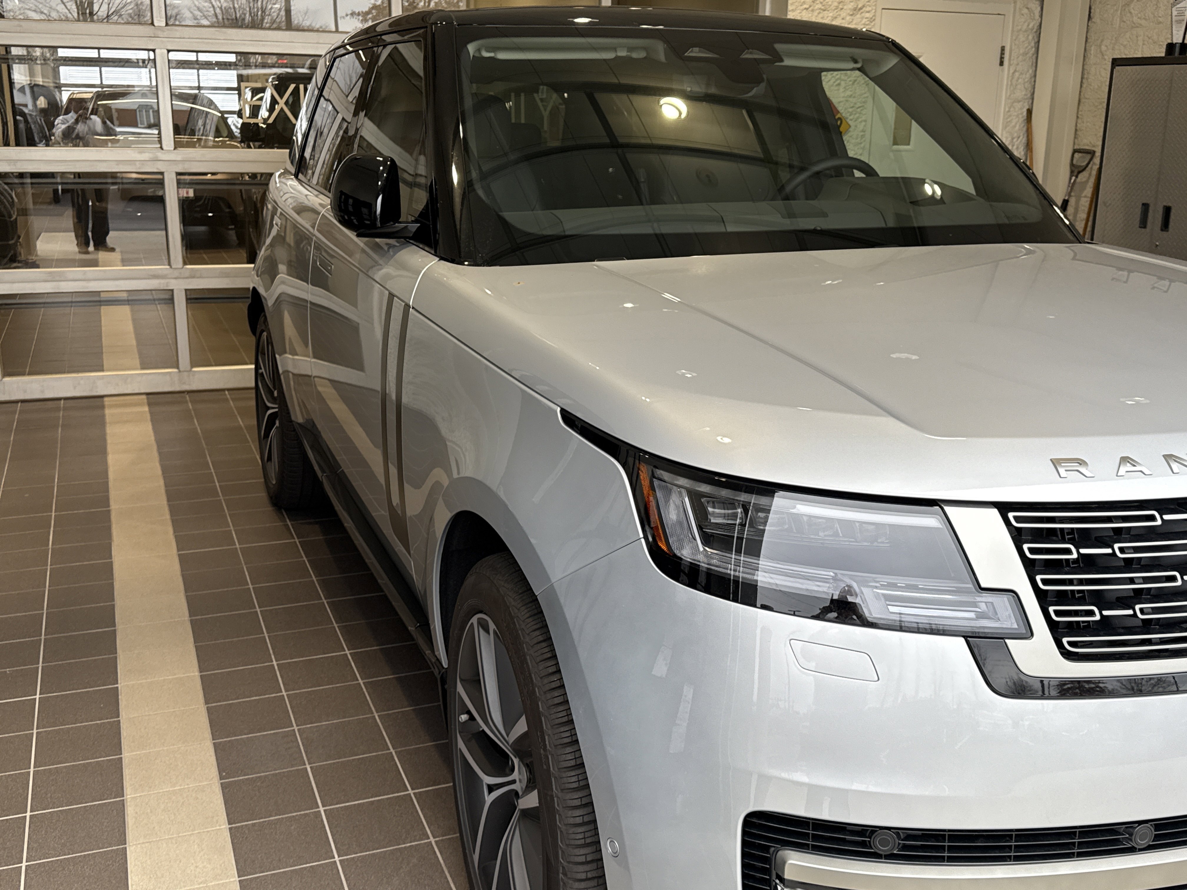 New 2025 Land Rover Range Rover SE image 6