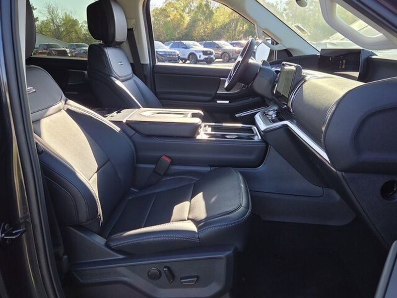 New 2026 Ford Expedition Platinum w/ Driver's Package image 14