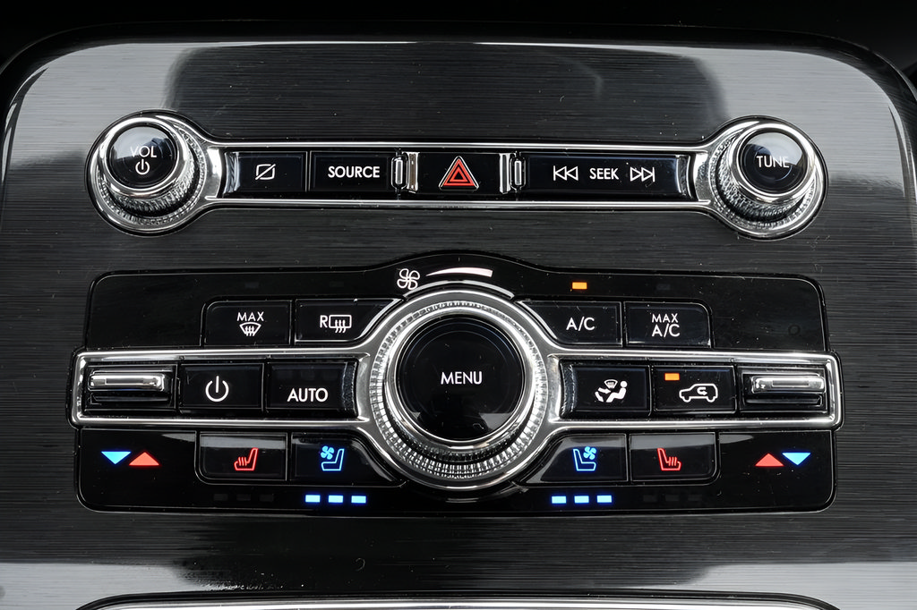 Used 2023 Lincoln Nautilus Reserve AWD/4WD image 38