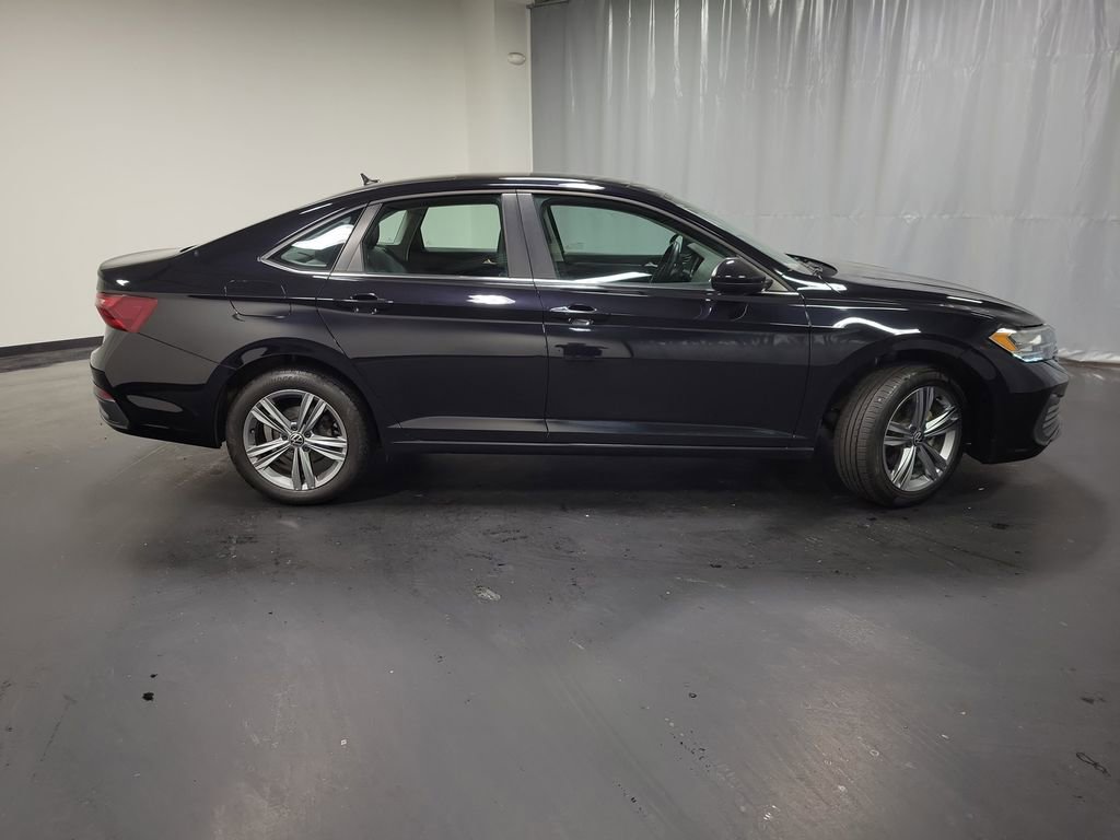 Used 2024 Volkswagen Jetta SE FWD image 9