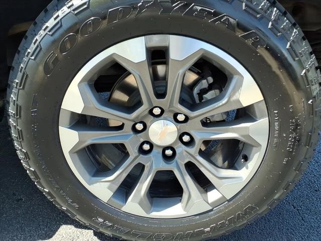 Used 2023 Chevrolet Silverado 1500 High Country w/ Technology Package AWD/4WD image 9