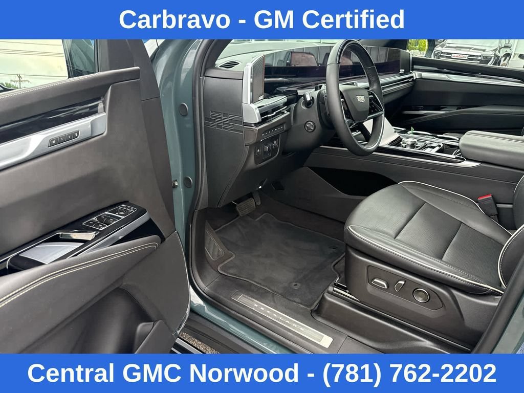 Used 2025 Cadillac Escalade ESV Sport w/ Touring Package AWD/4WD image 13