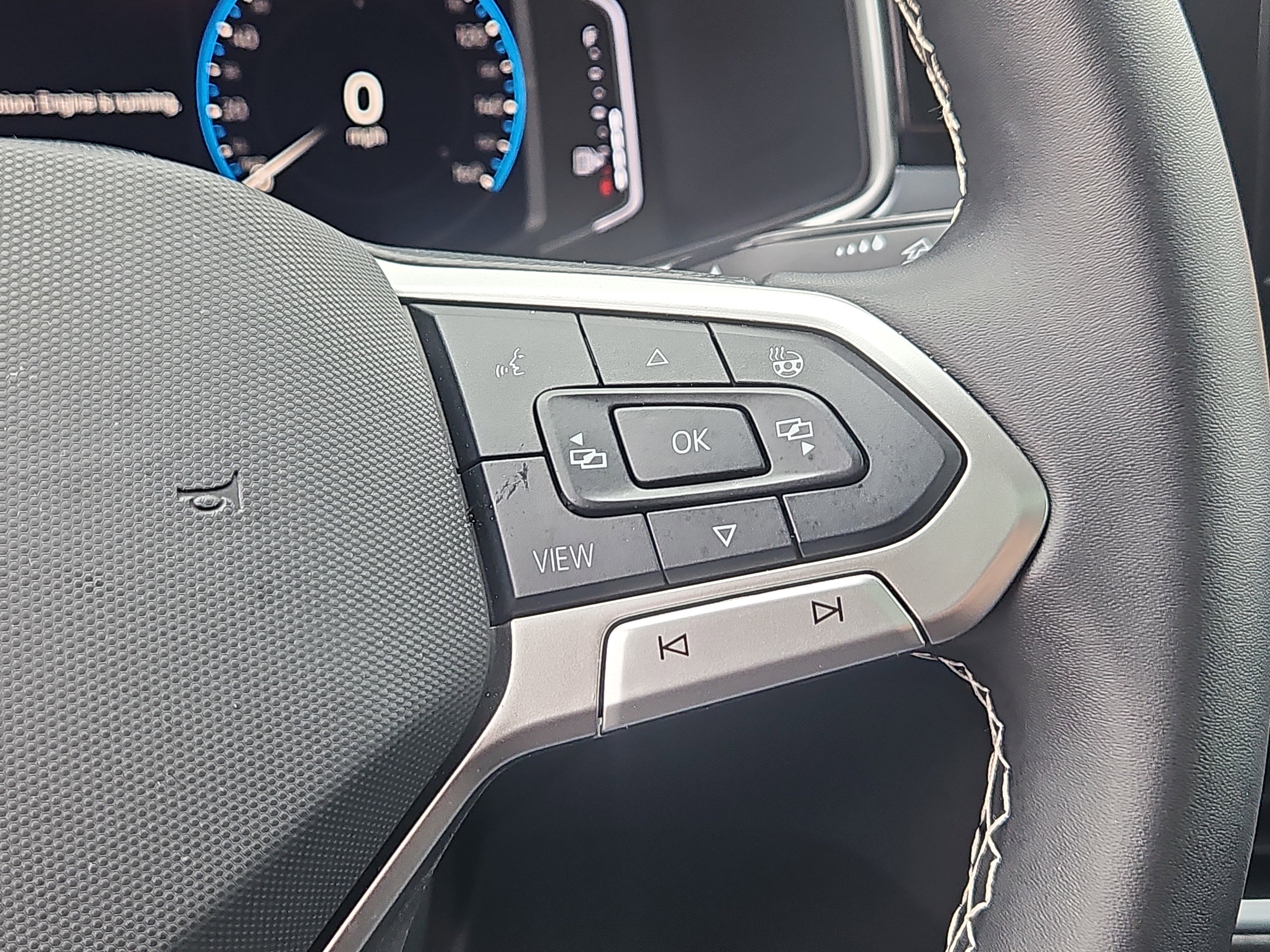 Used 2025 Volkswagen Taos SEL image 20