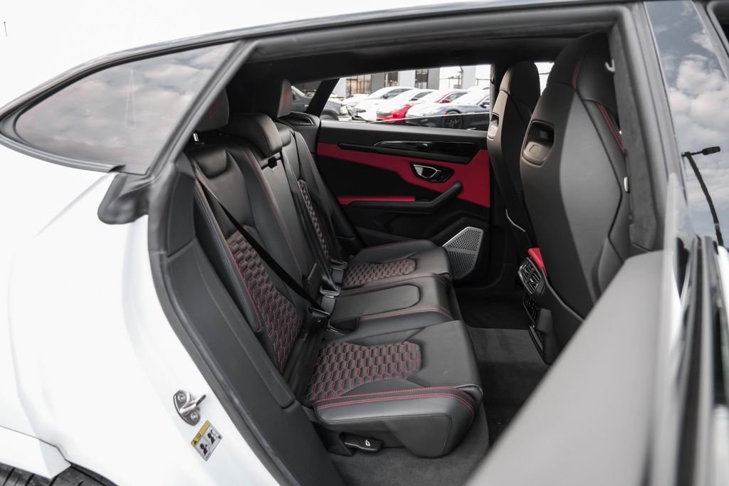 Used 2022 Lamborghini Urus image 45