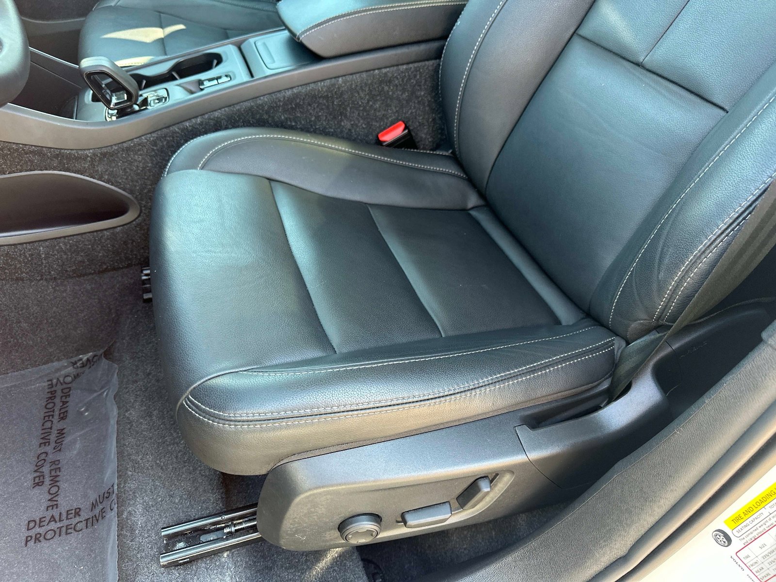 Certified 2025 Volvo XC40 B5 Core image 17