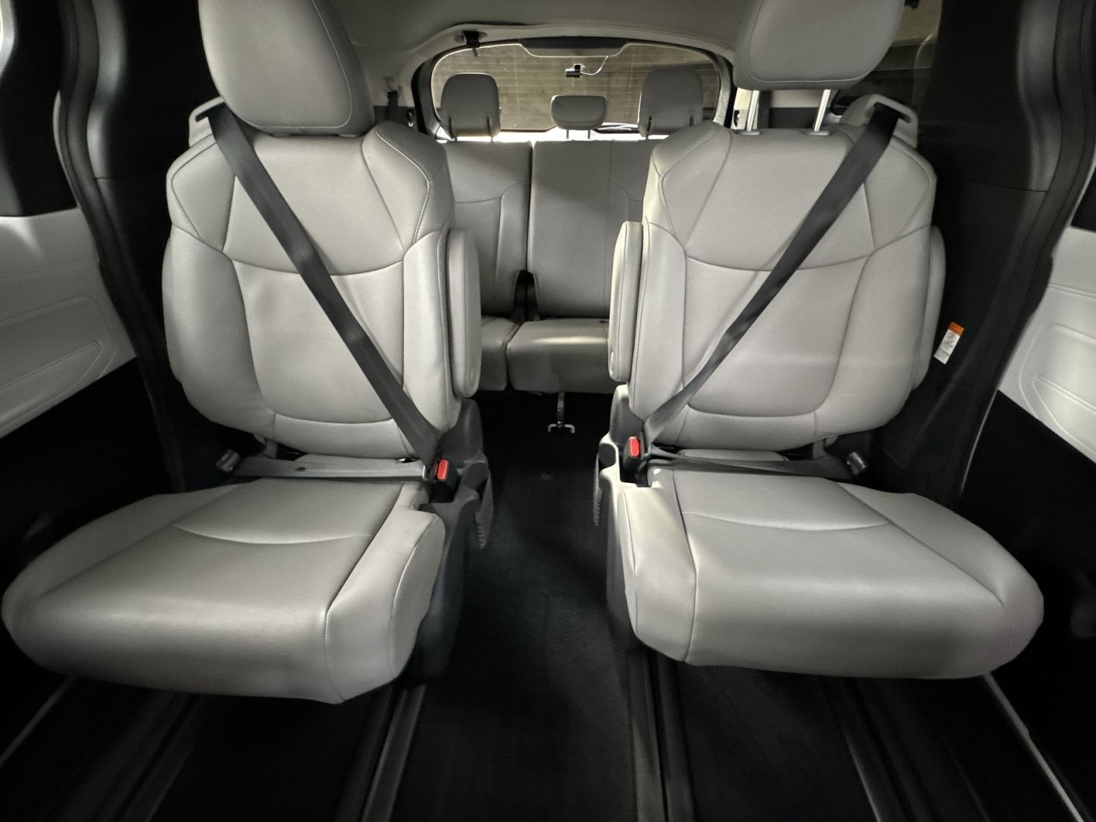 Used 2026 Toyota Sienna XLE FWD image 15