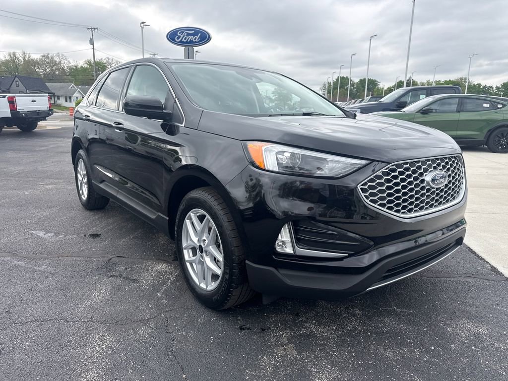 Used 2024 Ford Edge SEL w/ Convenience Package AWD/4WD image 4