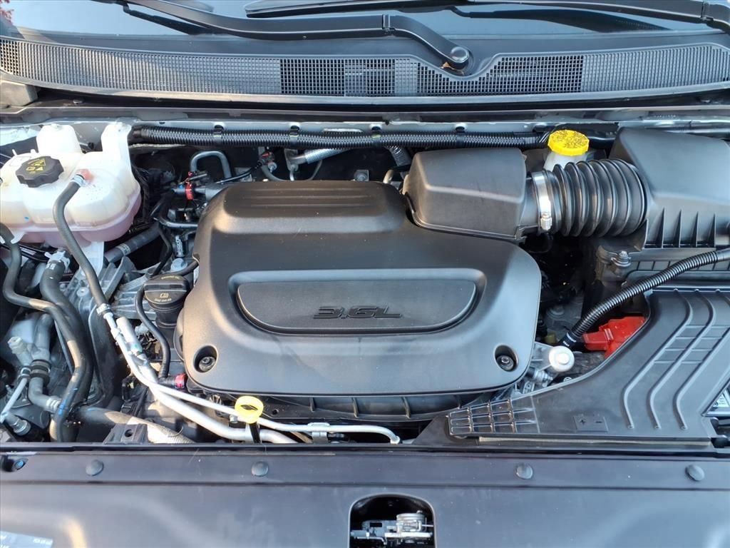 Certified 2024 Chrysler Pacifica Touring-L image 30