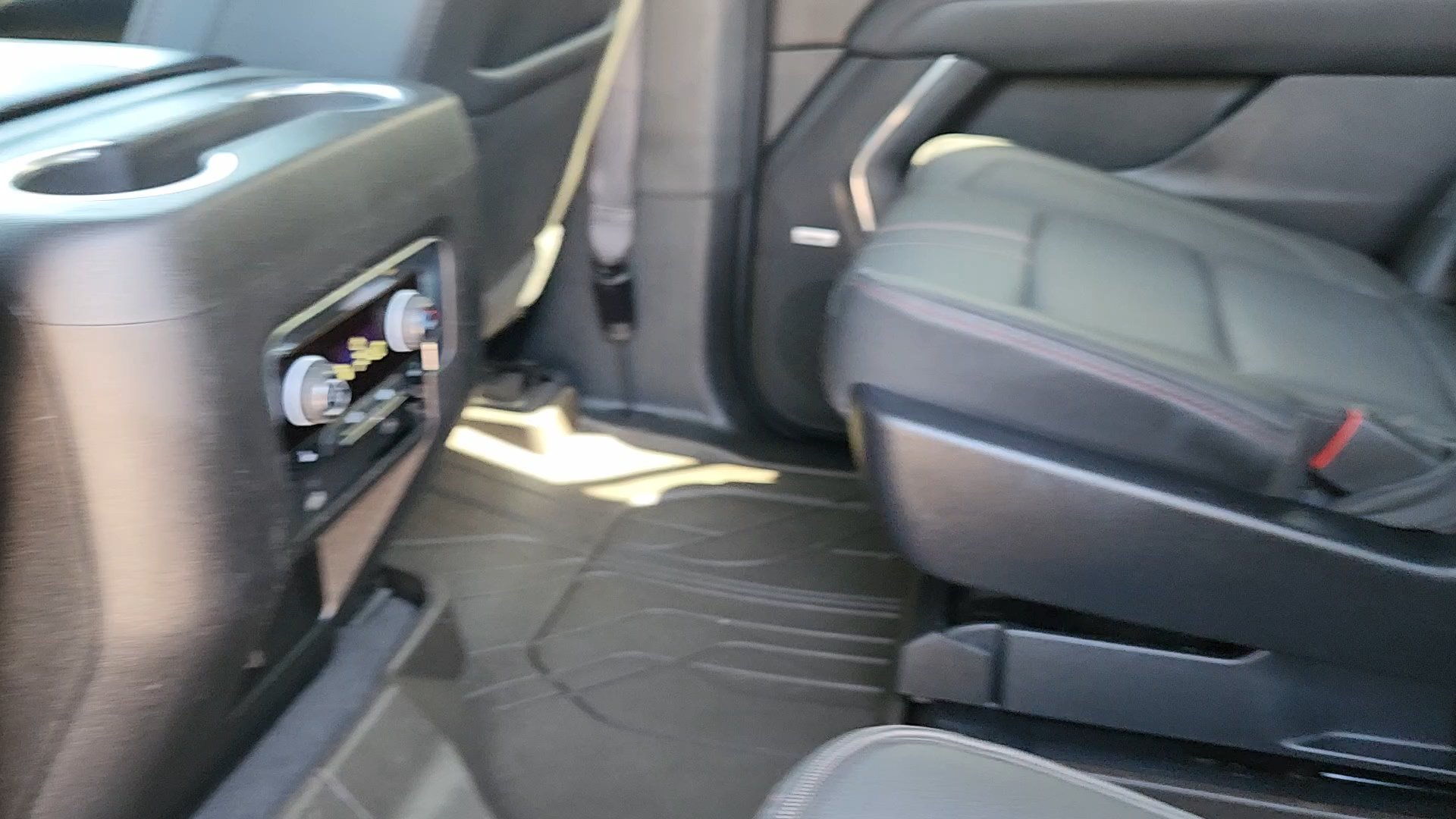 Used 2024 Chevrolet Tahoe RST w/ Luxury Package AWD/4WD image 31
