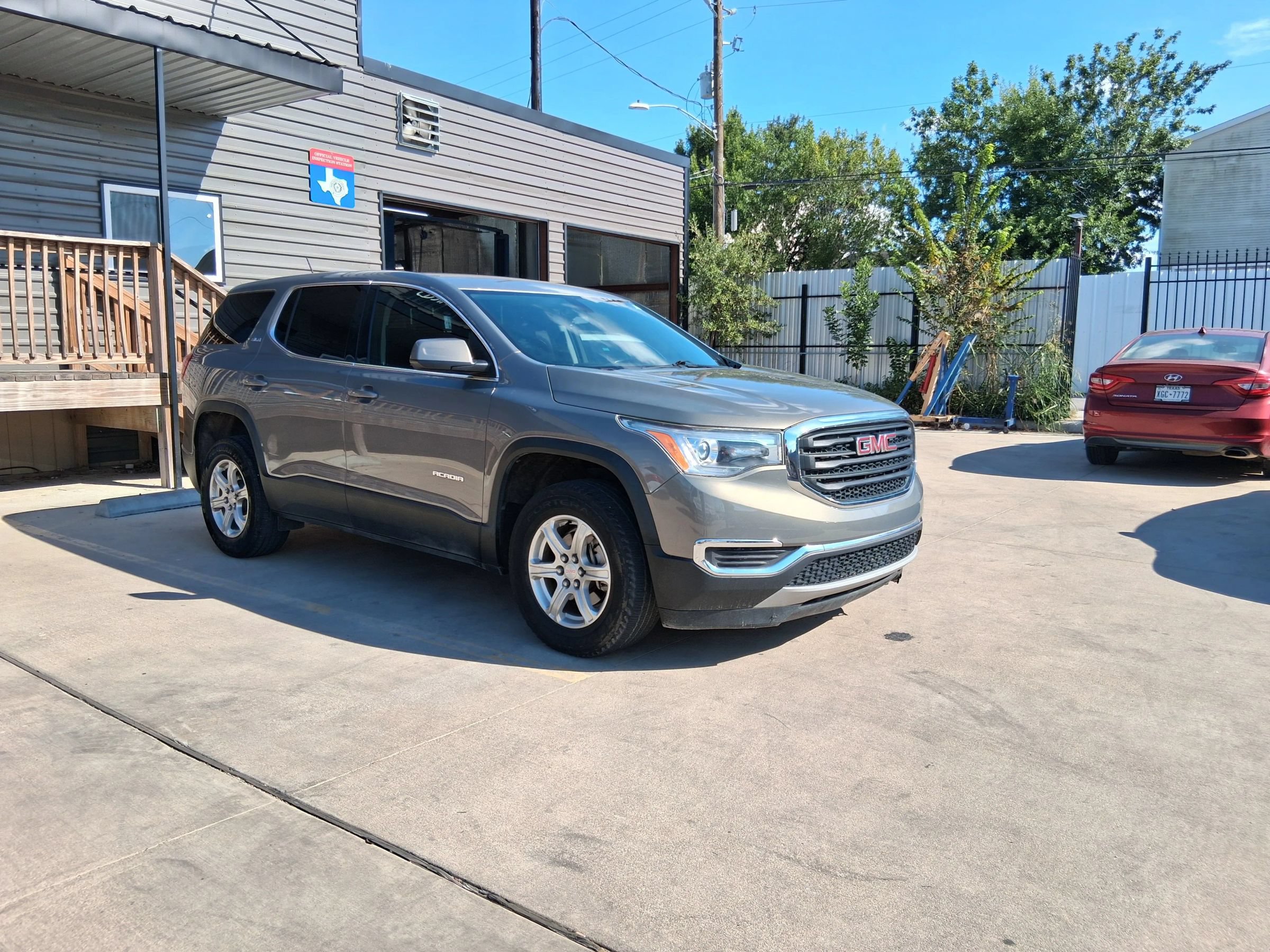 Used 2019 GMC Acadia SLE AWD/4WD image 11