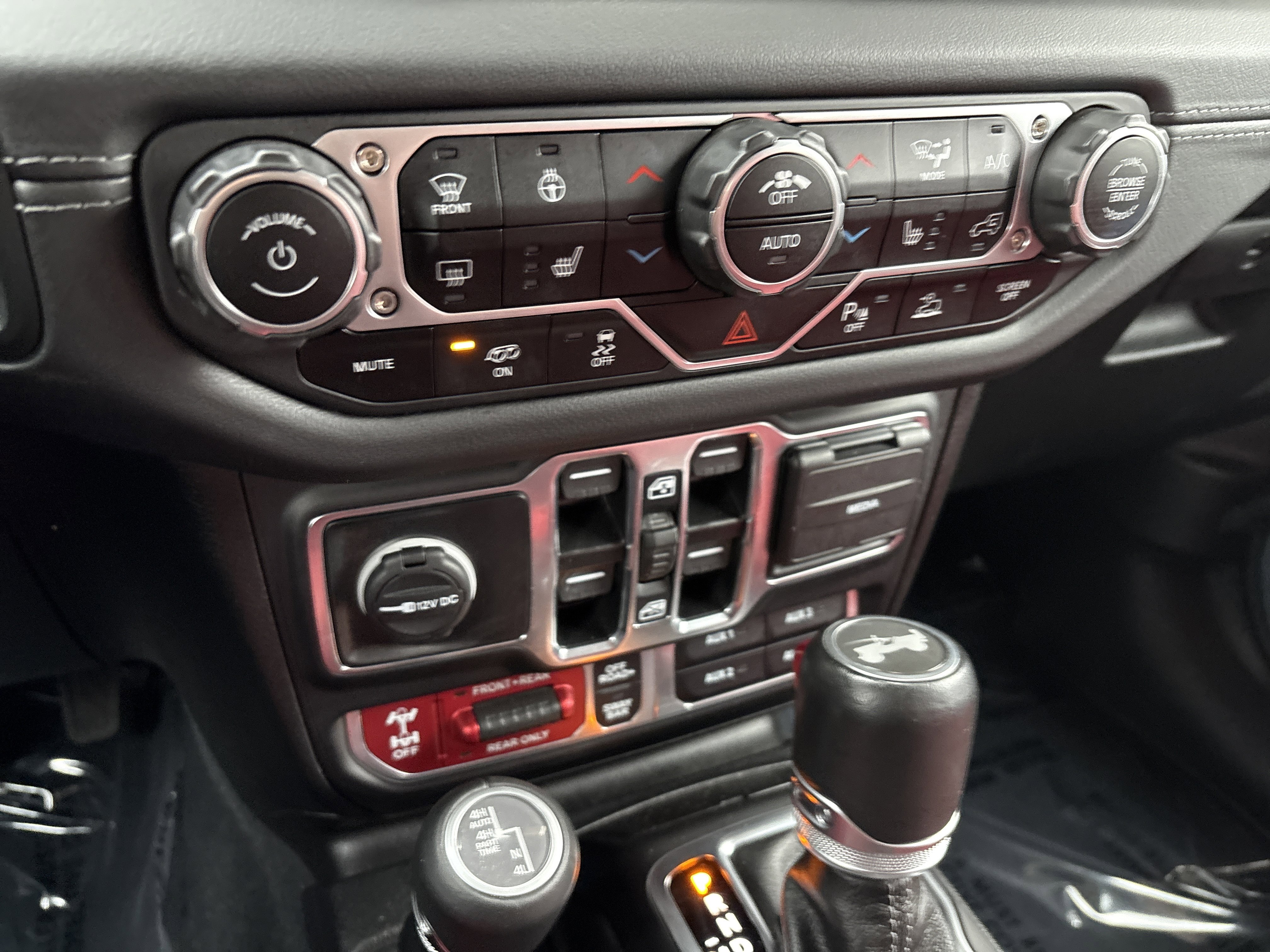 Certified 2024 Jeep Wrangler Unlimited Rubicon 392 w/ Dual Top Group AWD/4WD image 30