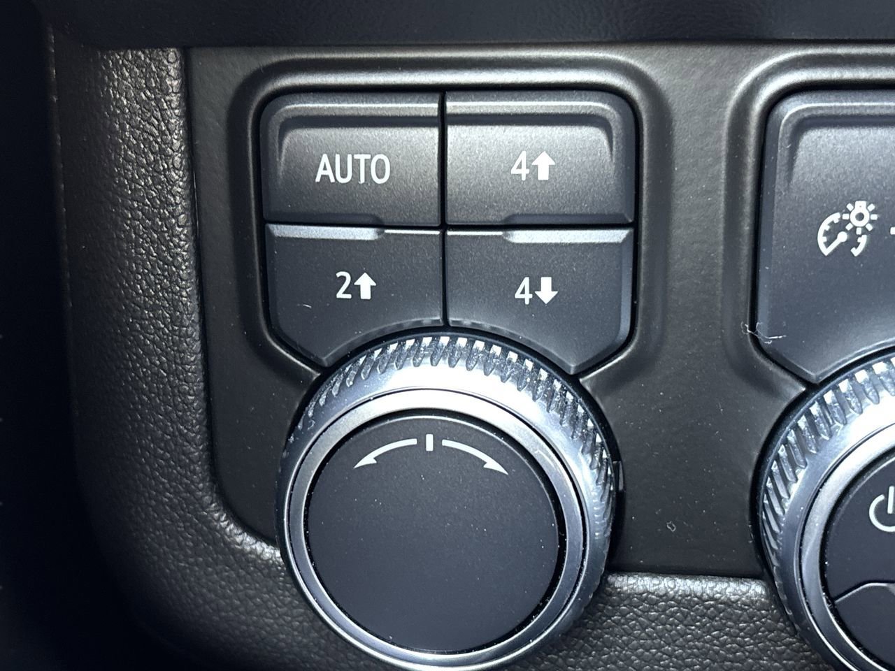 Used 2021 GMC Yukon XL AT4 w/ Technology Package image 26