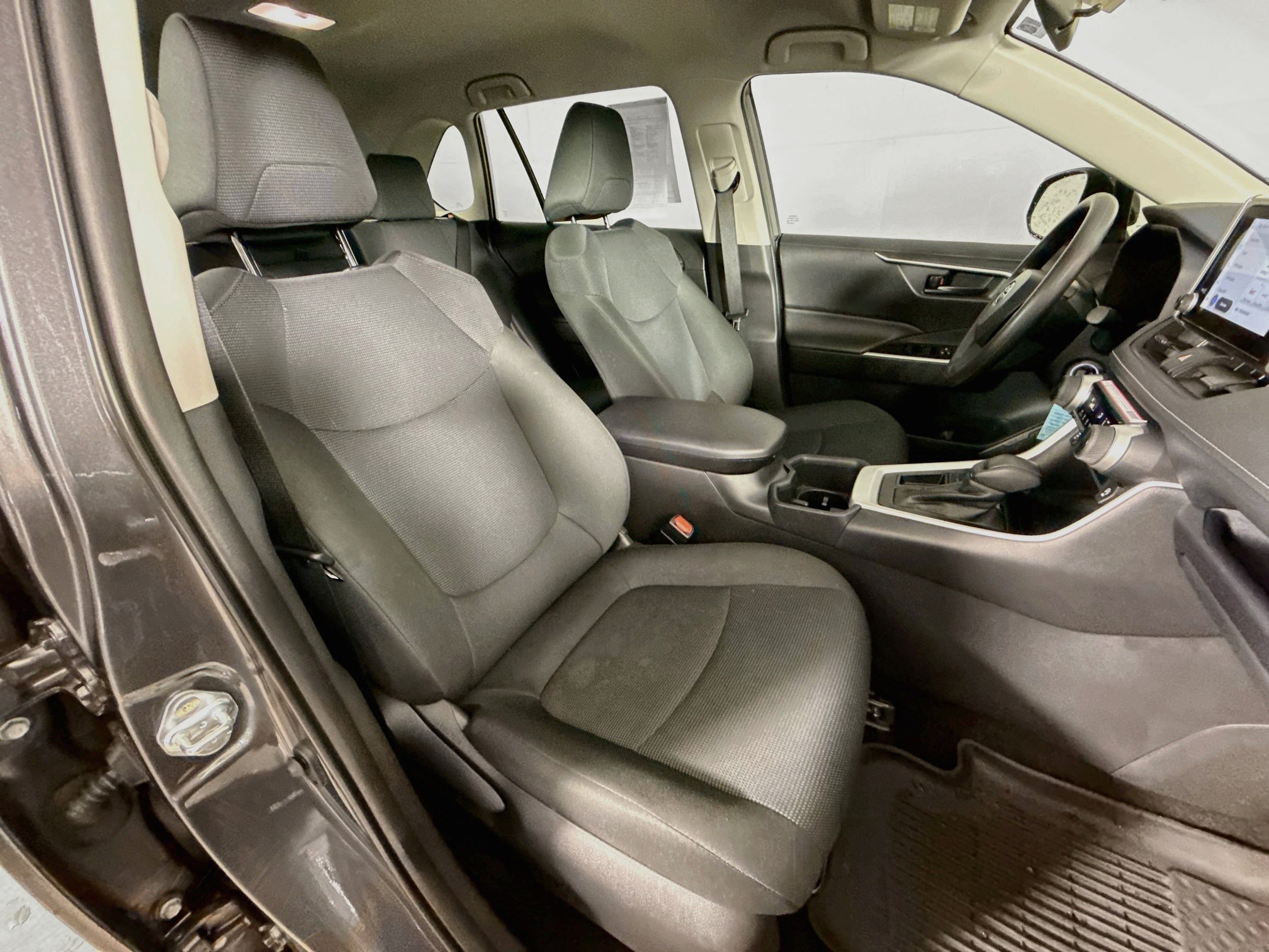 Used 2025 Toyota RAV4 LE FWD image 33