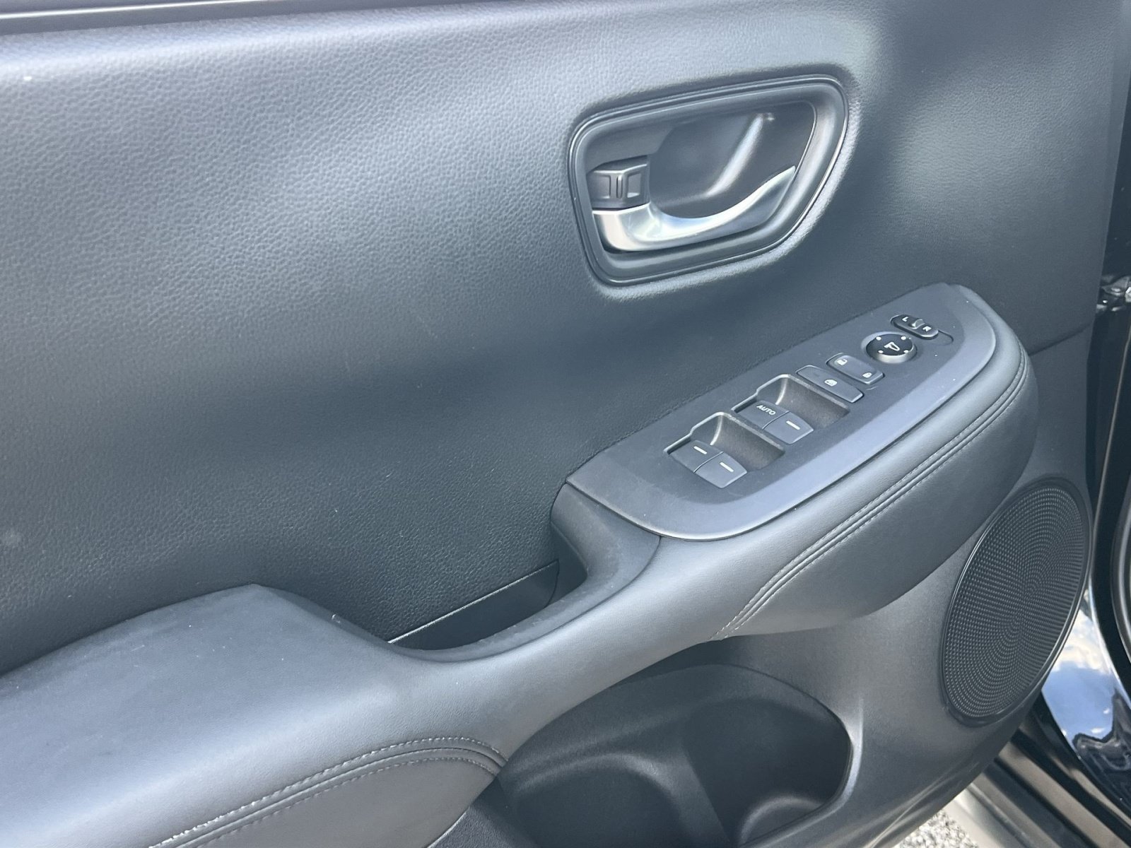 Used 2023 Honda HR-V LX image 15