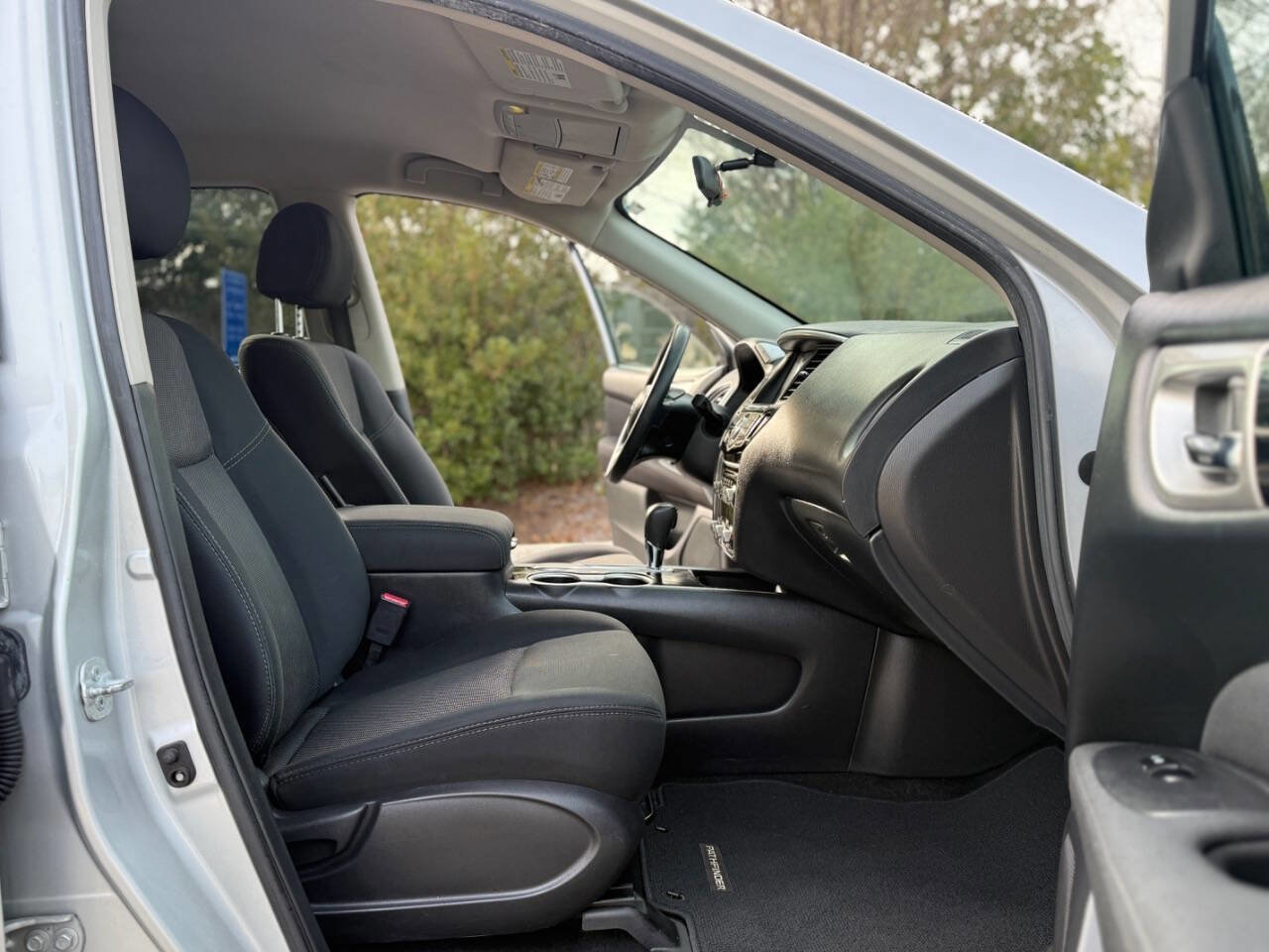 Used 2017 Nissan Pathfinder S image 25