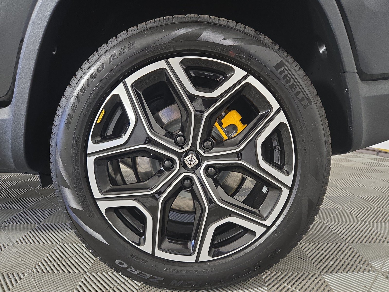 Used 2024 Rivian R1S Adventure AWD/4WD image 10