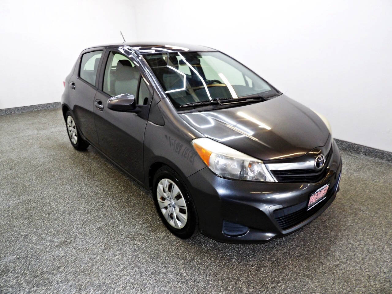 Used 2013 Toyota Yaris LE FWD image 3