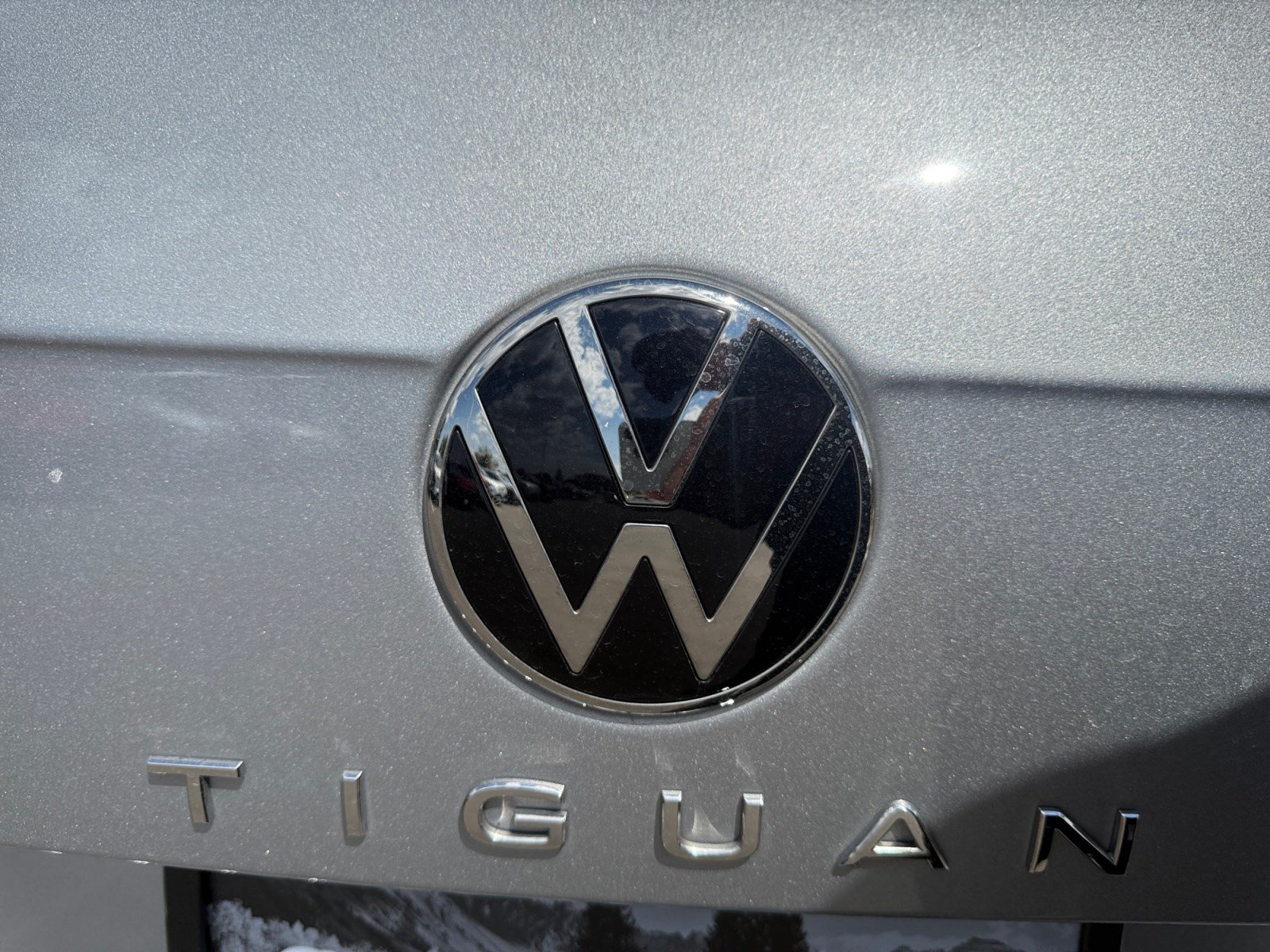 Used 2023 Volkswagen Tiguan SE AWD/4WD image 22