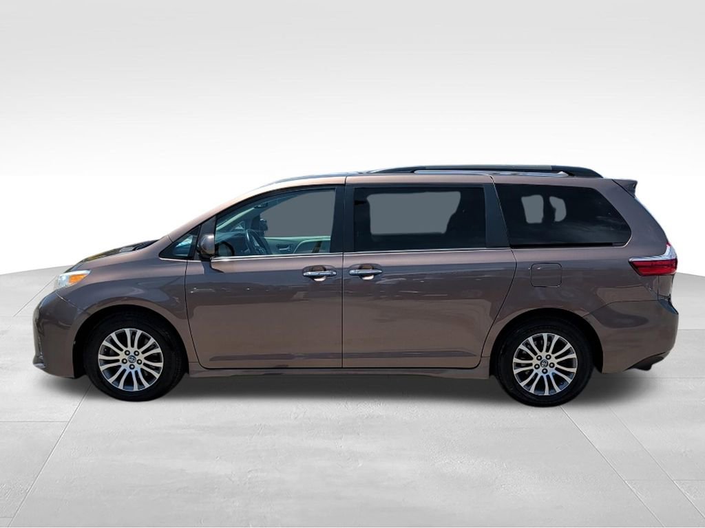 Used 2018 Toyota Sienna XLE Premium FWD image 8