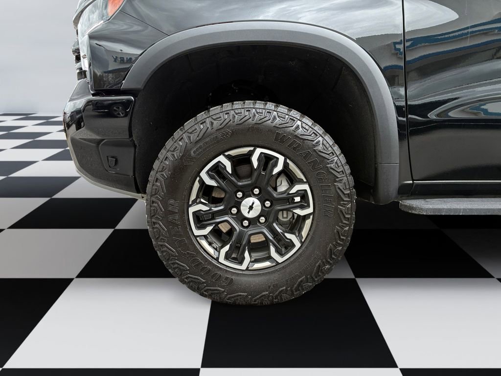 Used 2025 Chevrolet Silverado 1500 ZR2 image 14