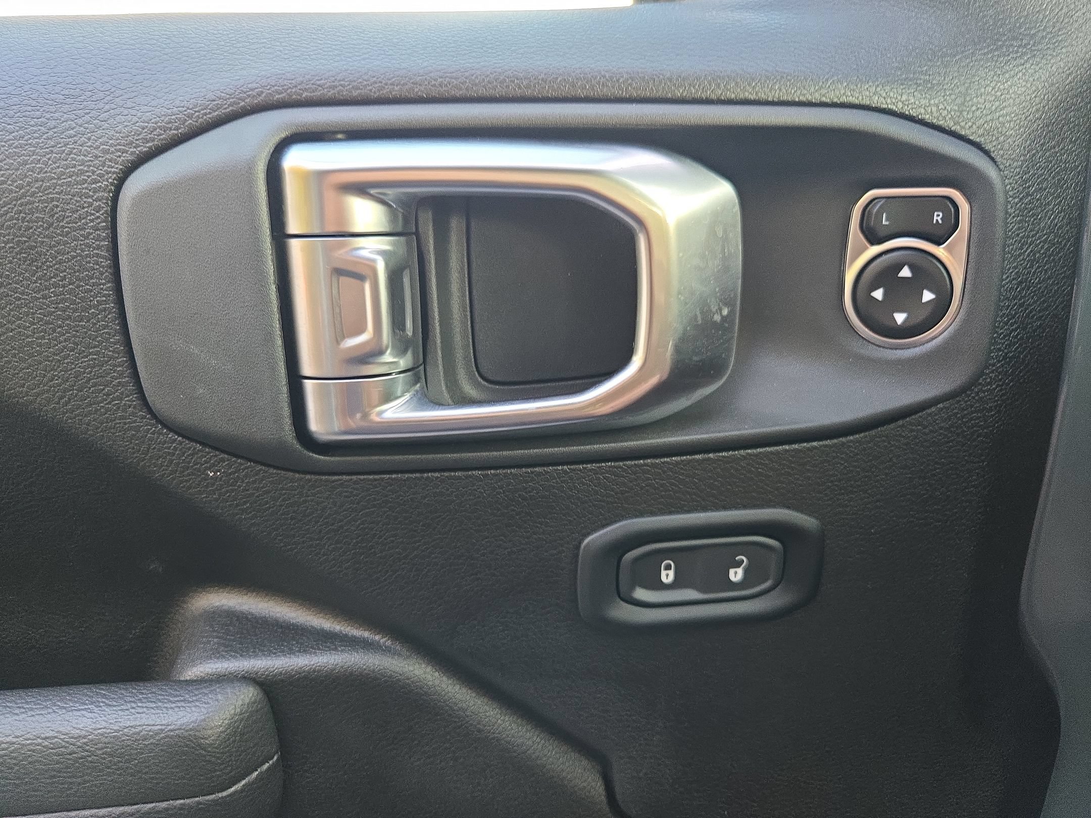 Used 2025 Jeep Gladiator Sport AWD/4WD image 18