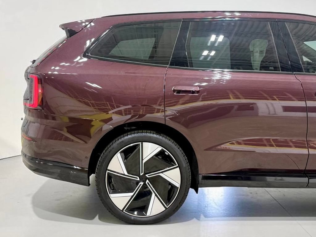 Used 2025 Volvo EX90 Ultra AWD/4WD image 13
