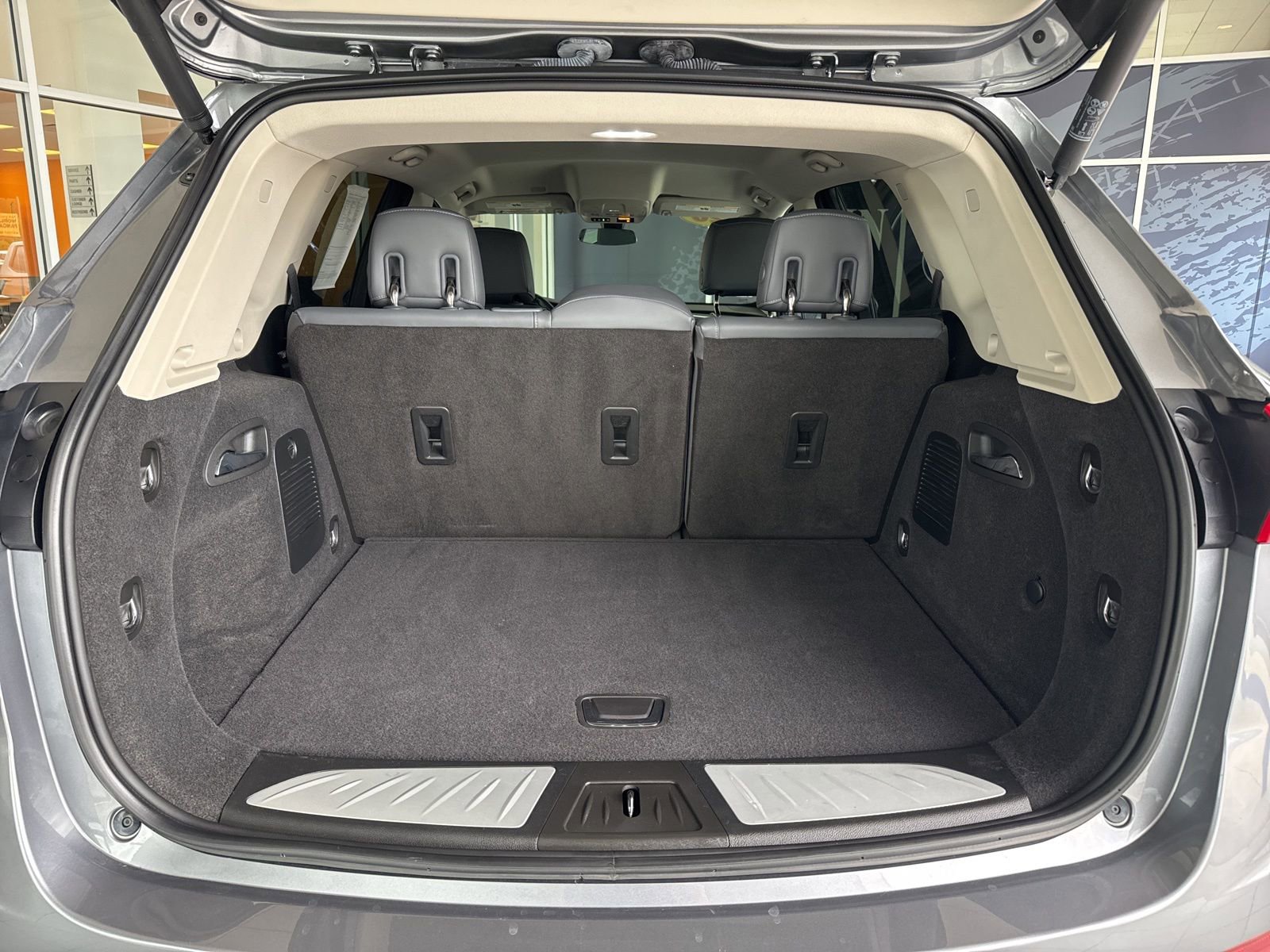 Used 2020 Buick Envision Essence FWD image 12
