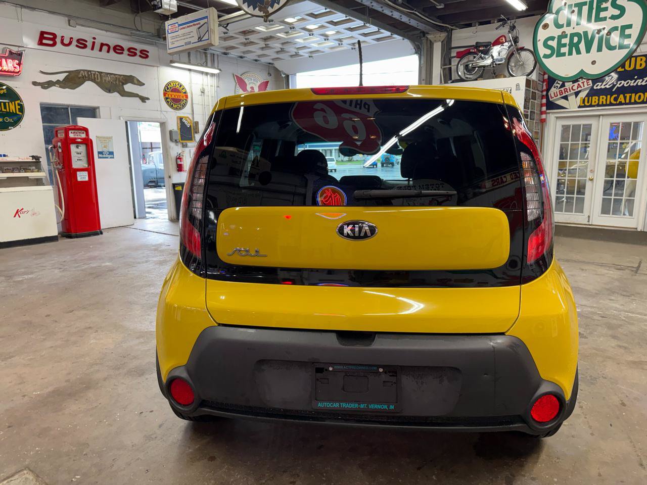 Used 2014 Kia Soul + FWD image 4