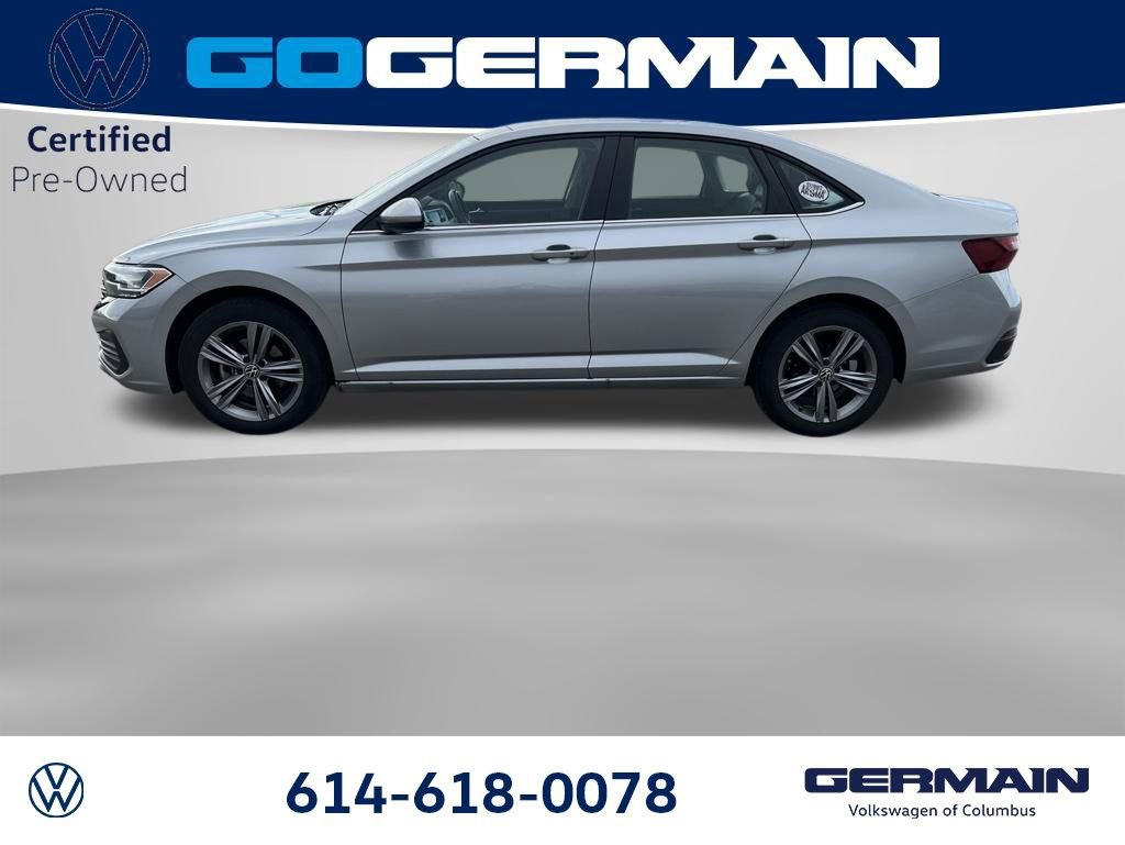 Used 2023 Volkswagen Jetta SE w/ Panoramic Sunroof Package FWD image 3