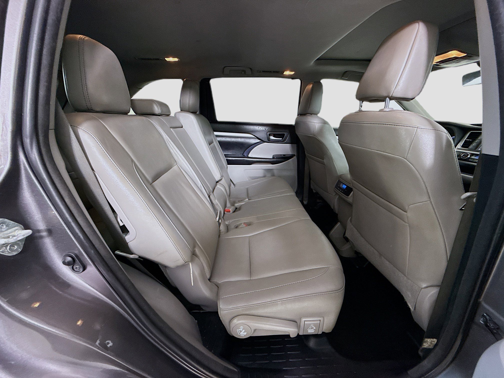 Used 2018 Toyota Highlander XLE image 27