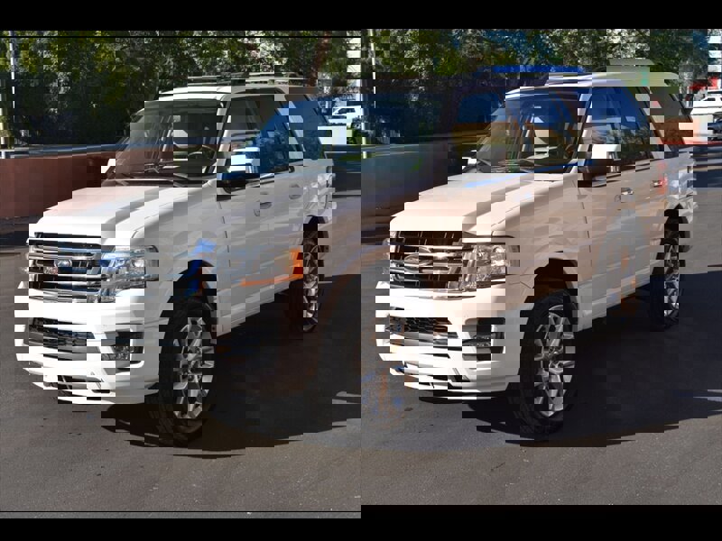 Used 2017 Ford Expedition Limited w/ Equipment Group 301A image 3