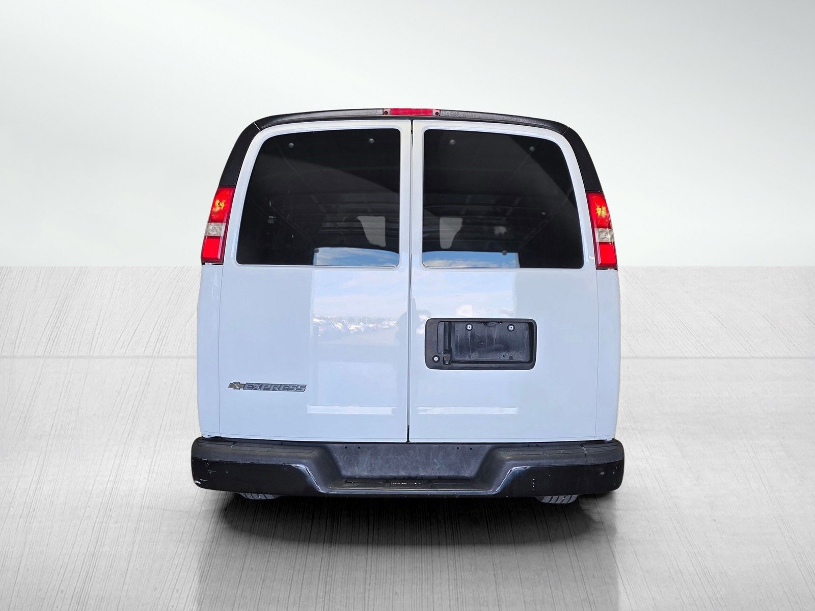 Used 2018 Chevrolet Express 2500 LS w/ Driver Convenience Package image 6