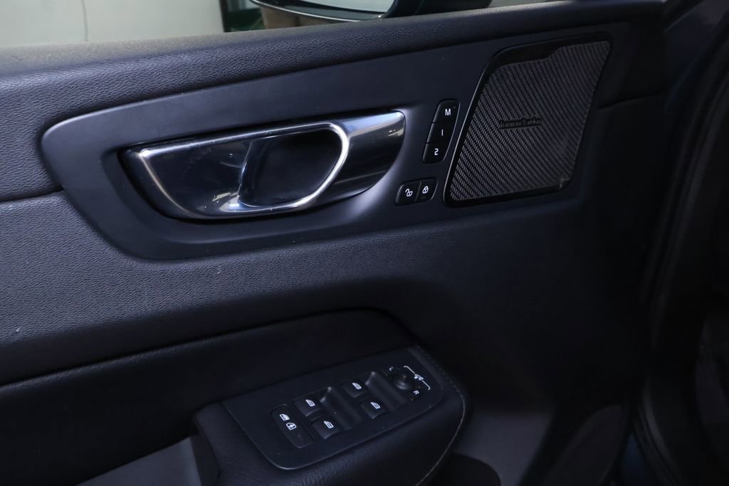 Used 2019 Volvo XC60 T8 Inscription w/ Advanced Package image 14