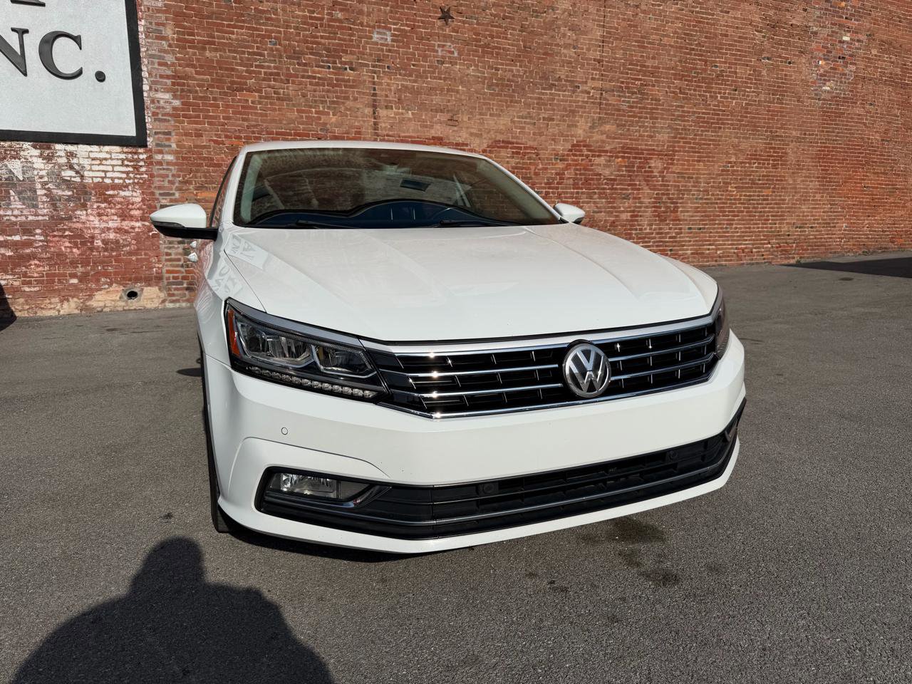Used 2017 Volkswagen Passat 1.8T SEL Premium image 2