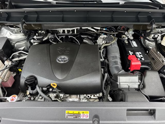 Certified 2021 Toyota Highlander Limited FWD image 8