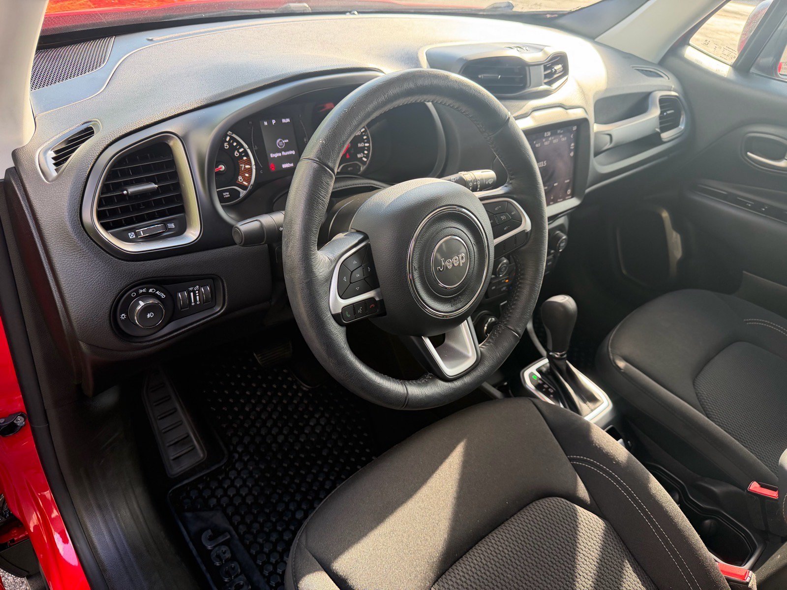 Used 2023 Jeep Renegade Latitude w/ Sun/Sound Group AWD/4WD image 27