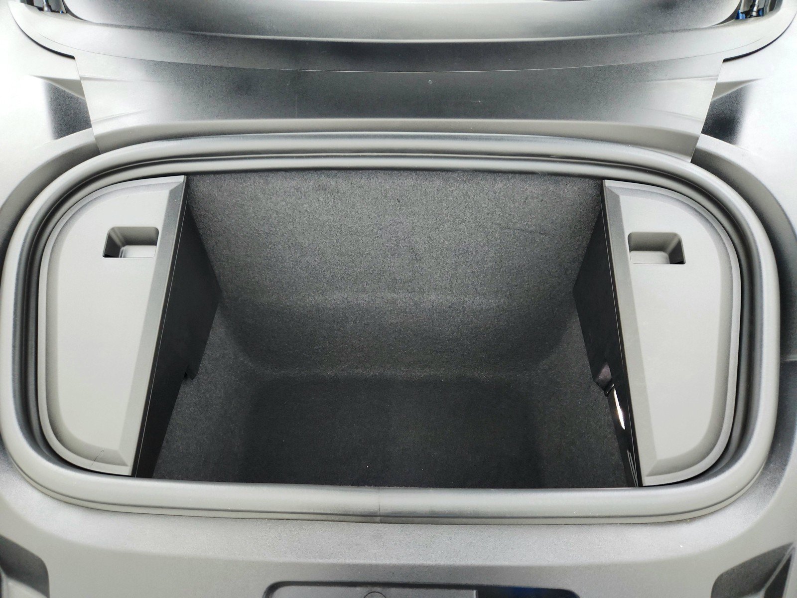 Used 2023 Porsche Taycan RWD image 33
