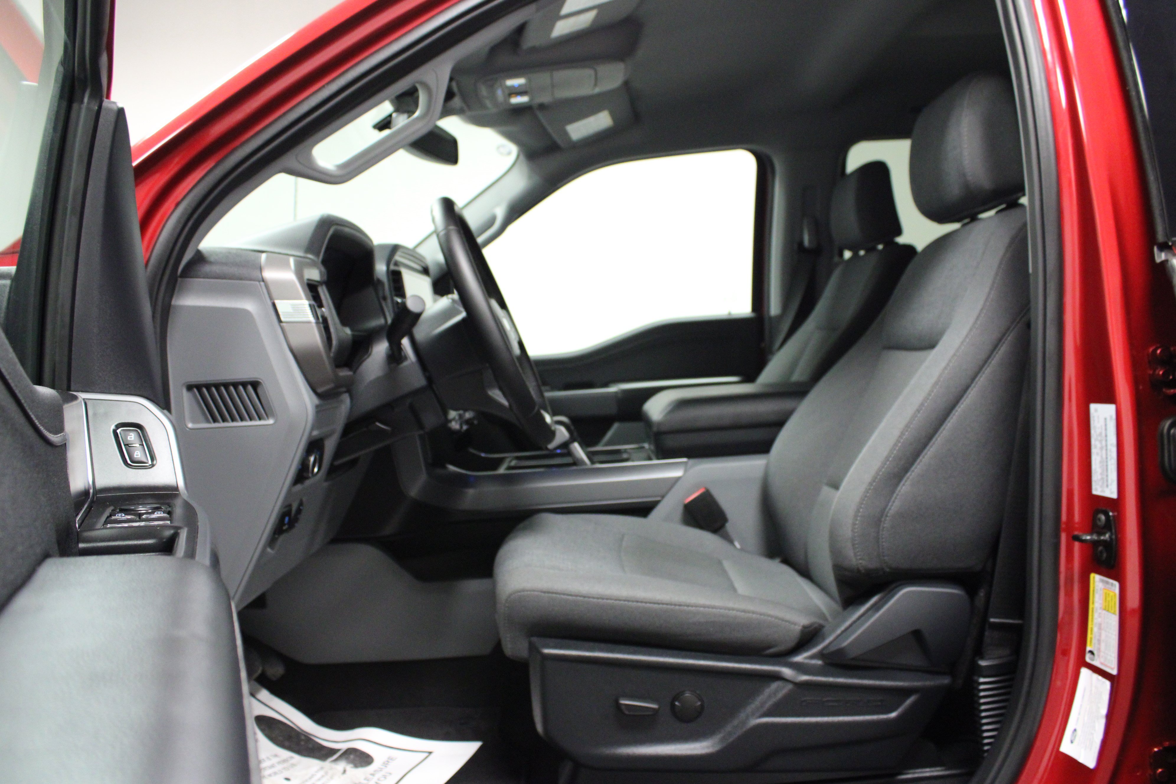 Used 2025 Ford F150 Lightning XLT AWD/4WD image 12